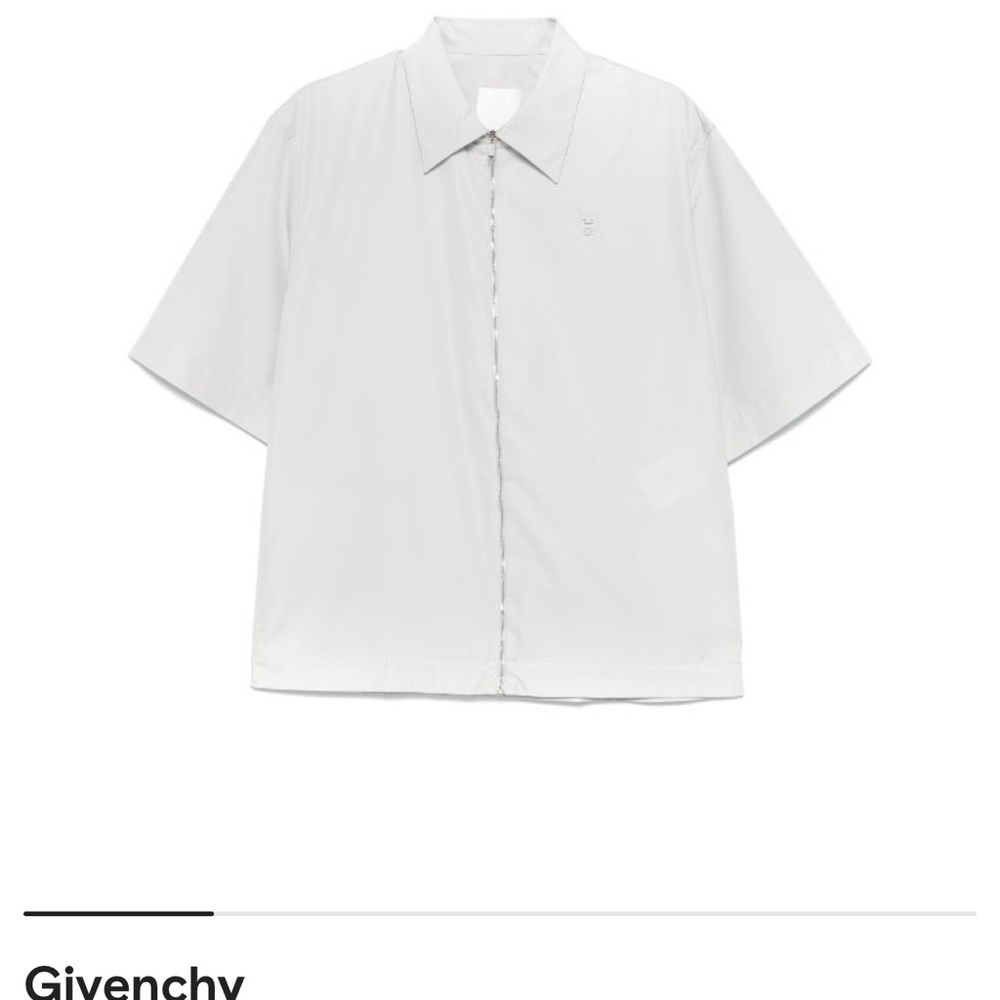 Givenchy
4G zip-up shirt
Imported
Highlights
Off white